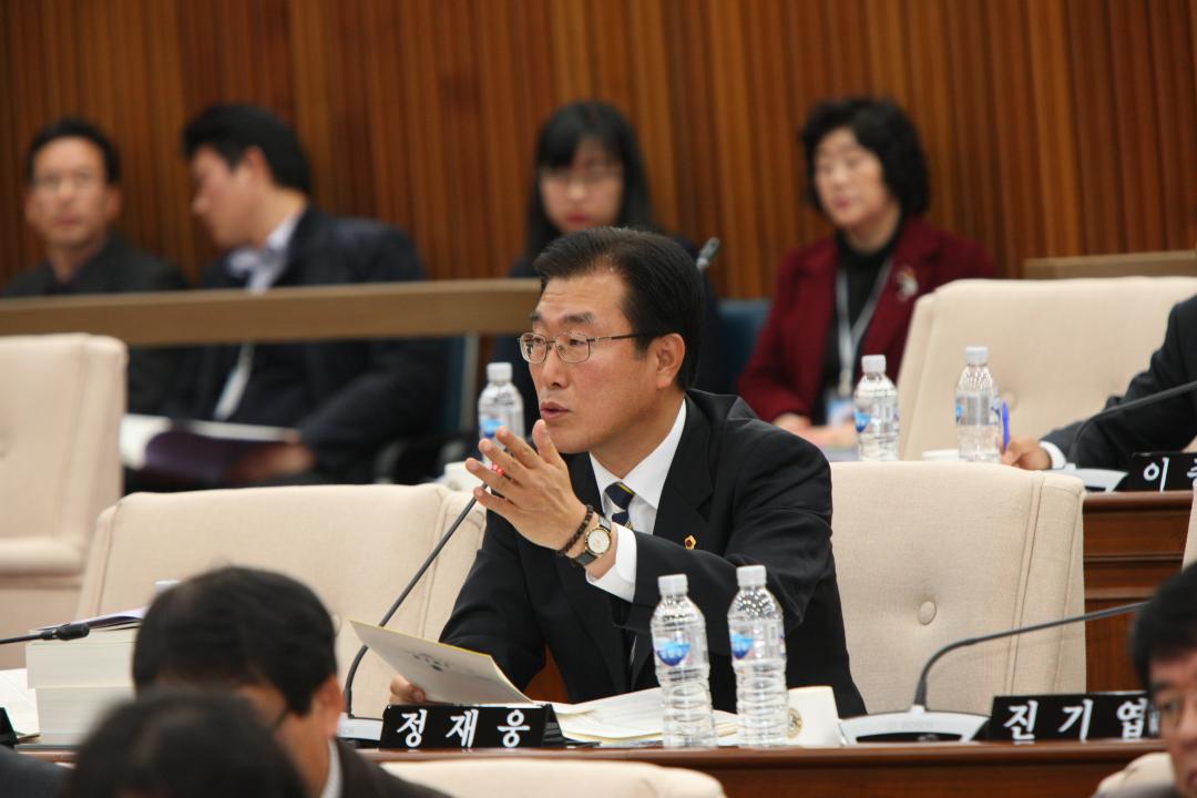 '제1차 예산결산특별위원회' 게시글의 사진(25) '2015-12-02 제1차 예산결산특별위원회 (25).JPG'