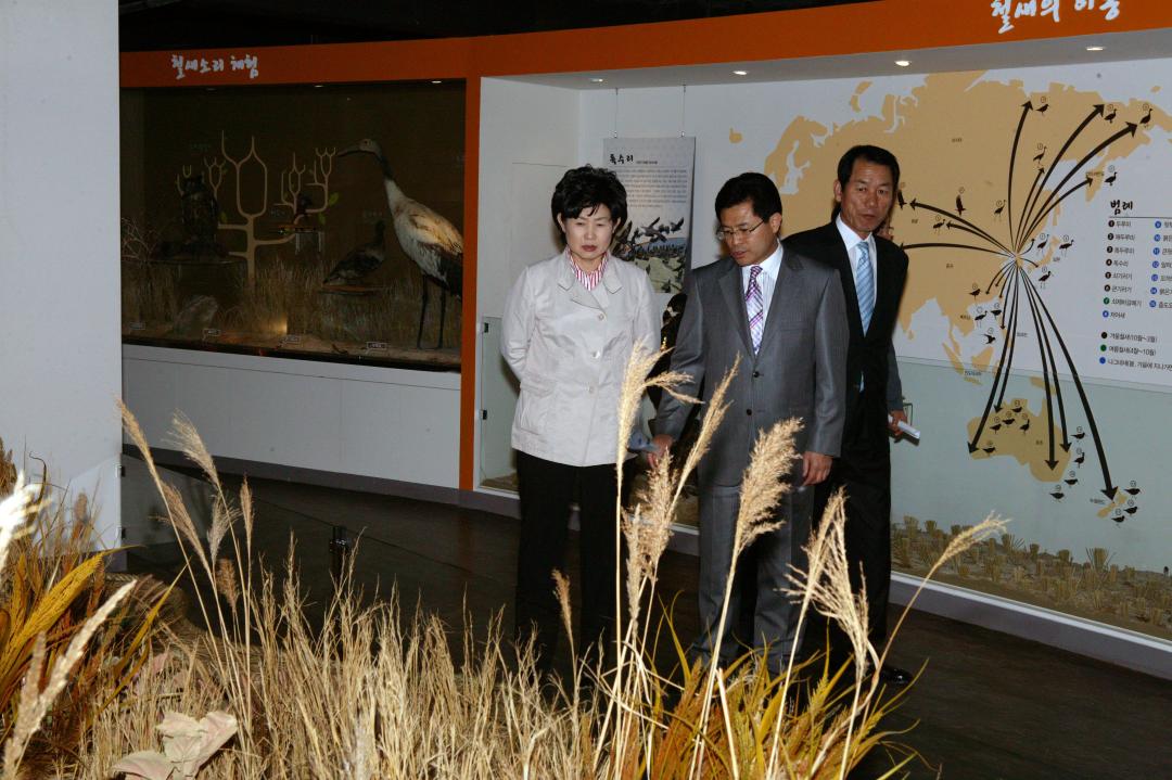 '철원 평화 문화광장 조성공사장 현지시찰' 게시글의 사진(20) '2009-04-14 철원 평화 문화광장 조성공사장 현지시찰 (20).jpg'