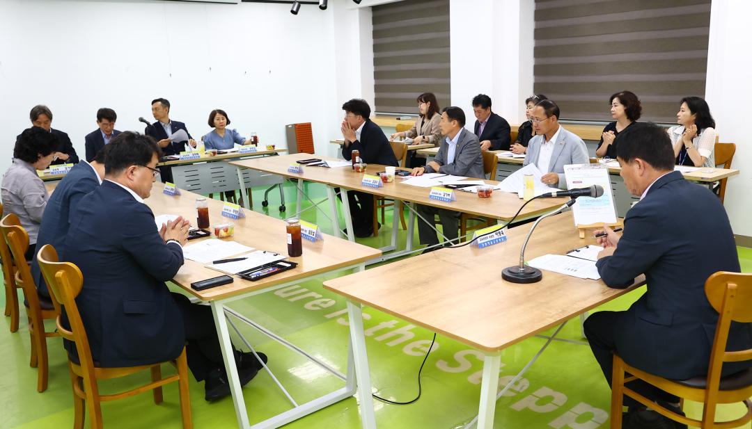 '강원특별자치도의회 교육위원회 의정연찬회' 게시글의 사진(17) '2025-07-17 강원특별자치도의회 교육위원회 의정연찬회 (18)(강원예술고등학교).jpg'