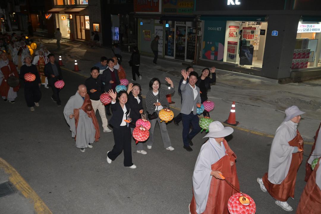 '부처님오신날 강릉시 연합봉축대법회' 게시글의 사진(9) '2025-04-26 부처님오신날 강릉시 연합봉축대법회 (9).jpg'