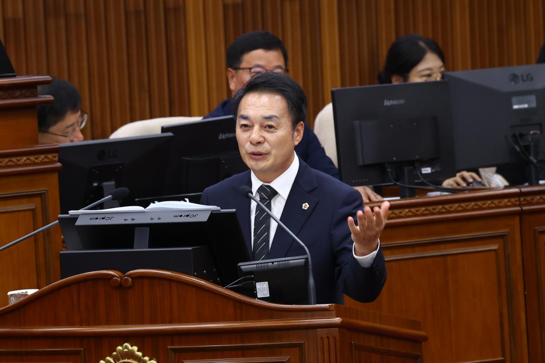 '제341회 제4차 본회의(제3차 도정 및 교육행정에 관한 질문)' 게시글의 사진(34) '2025-10-22 제341회 제4차 본회의(제3차 도정 및 교육행정에 관한 질문) (35) 강정호의원.jpg'