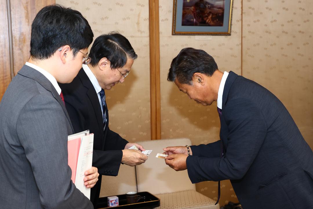 '강원특별자치도의회 한일국제교류협회 2025년 일본 돗토리현 방문' 게시글의 사진(89) '2025-07-29 강원특별자치도의회 한일국제교류협회 2025년 일본 돗토리현 방문 (107)_04_돗토리현 지사 예방.jpg'