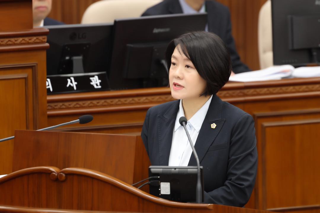 '제335회 제2차 본회의(제1차 도정 및 교육행정에 관한 질문)' 게시글의 사진(90) '2025-03-11 제335회 제2차 본회의(제1차 도정 및 교육행정에 관한 질문) (90) 박윤미 의원.jpg'