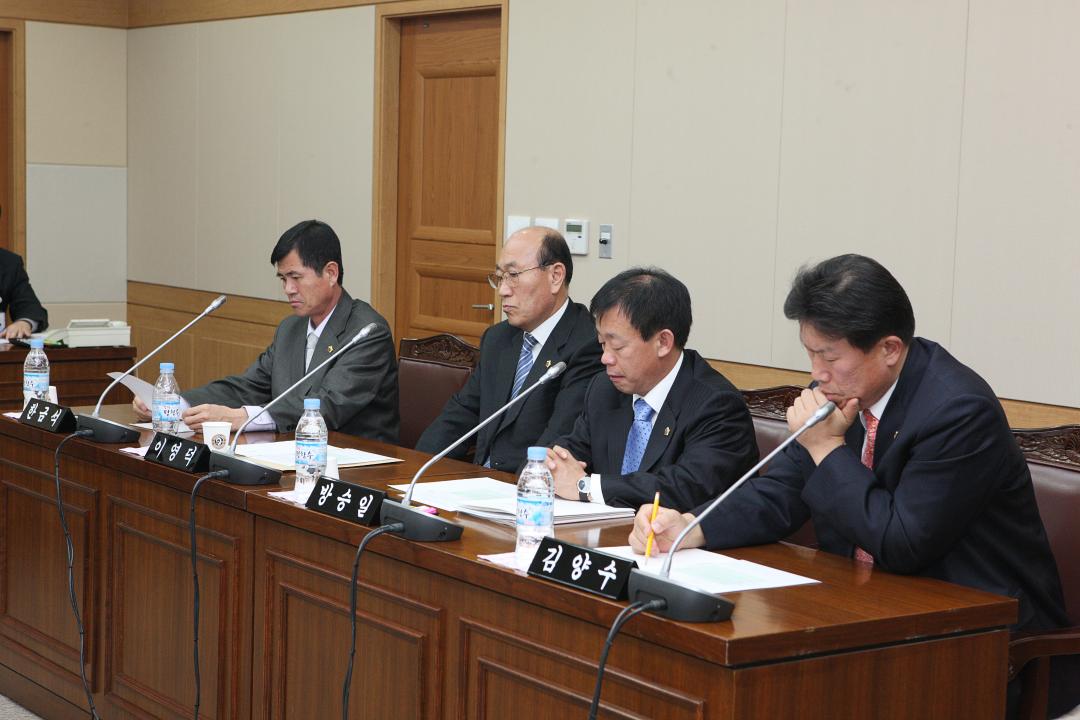 '207회 제1차 농림수산위원회' 게시글의 사진(2) '2011-02-21 207회 제1차 농림수산위원회 (2).jpg'