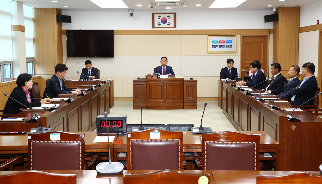 '제341회 석회석 광산지역 지속가능발전 특별위원회' 게시글의 사진(20) '2025-10-21 제341회 제1차 석회석 광산지역 지속가능발전 특별위원회 (20).jpg'