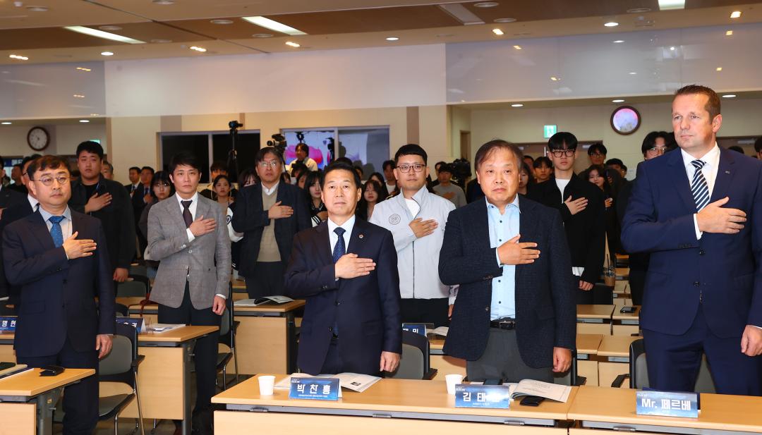 '2024 강원특별자치도 반도체포럼' 게시글의 사진(5) '2024-10-29 2024 강원특별자치도 반도체포럼 (5).jpg'