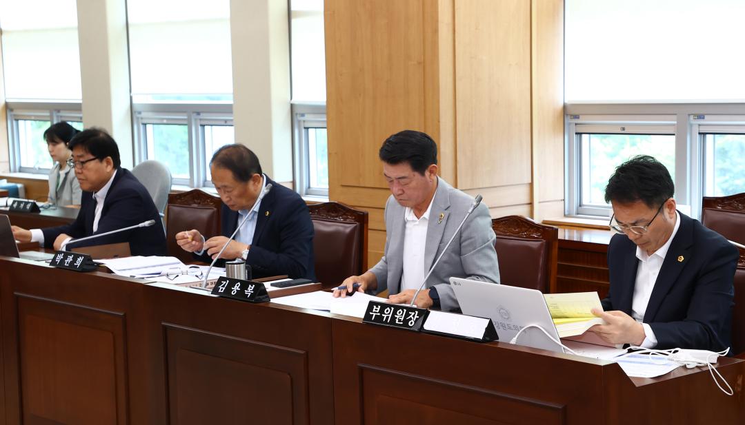 '제338회 제1차 경제산업위원회' 게시글의 사진(8) '2025-06-09 제338회 제1차 경제산업위원회 (8).jpg'