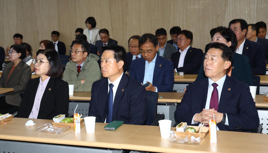 '제22회 강원의정아카데미(소통의 달인 되는법, 맛있는 소통이란)' 게시글의 사진(6) '2025-10-13 제22회 강원의정아카데미 (6).jpg'