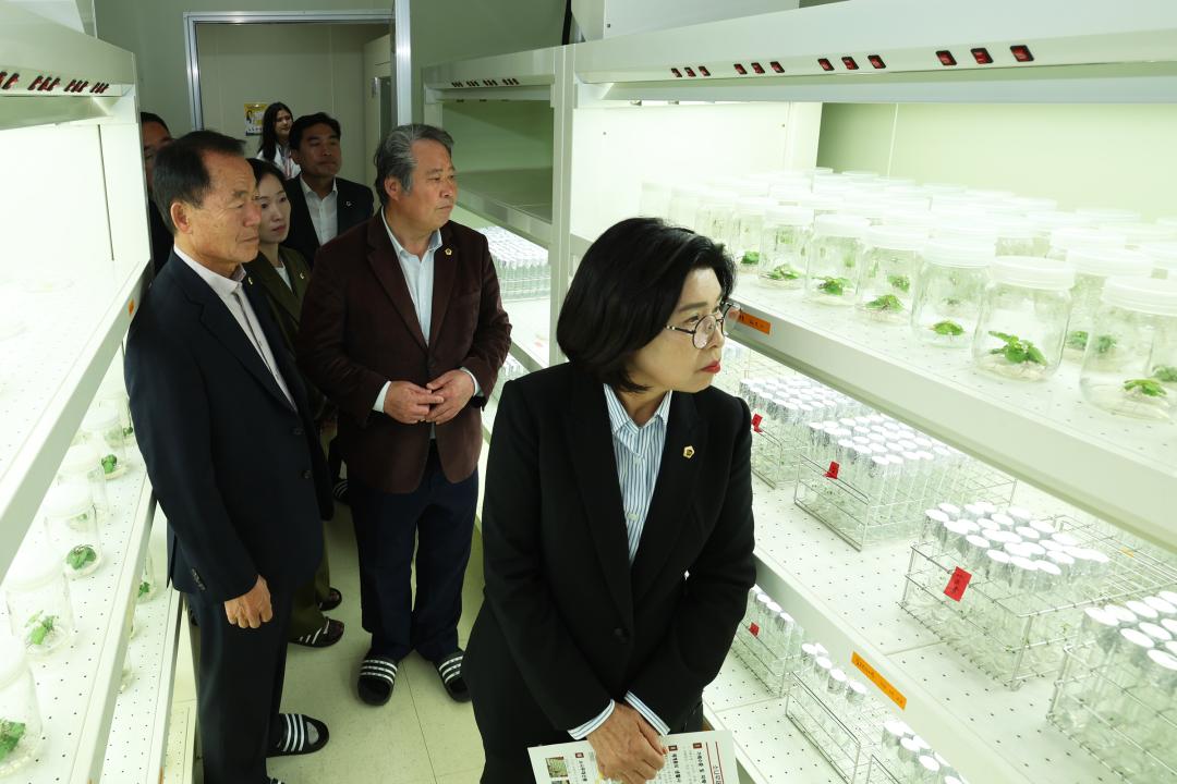 '제333회 농림수산위원회 현지시찰(산림과학연구원)' 게시글의 사진(30) '2024-11-14 제333회 농림수산위원회 현지시찰(산림과학연구원) (31).jpg'