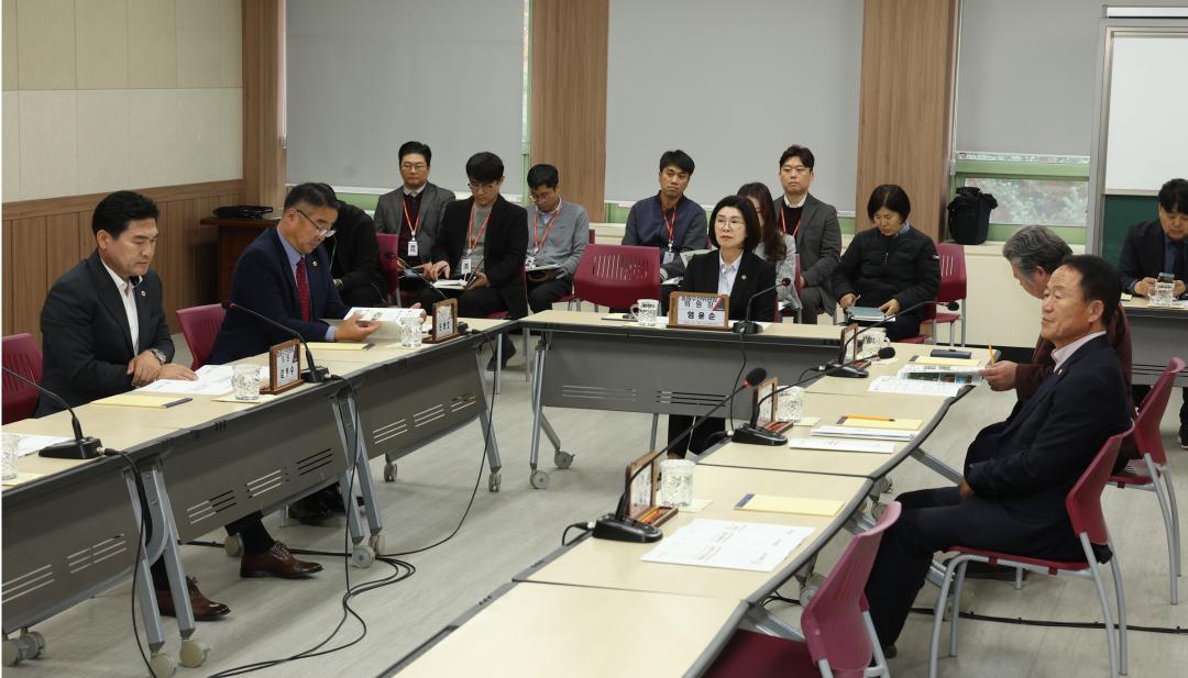 '제333회 농림수산위원회 현지시찰(산림과학연구원)' 게시글의 사진(6) '2024-11-14 제333회 농림수산위원회 현지시찰(산림과학연구원) (6).jpg'