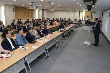 강원연구원 아침포럼(이정동 대통령 경제과학특별보좌권)