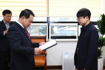 강원특별자치도의회 공무원 임용장 수여식