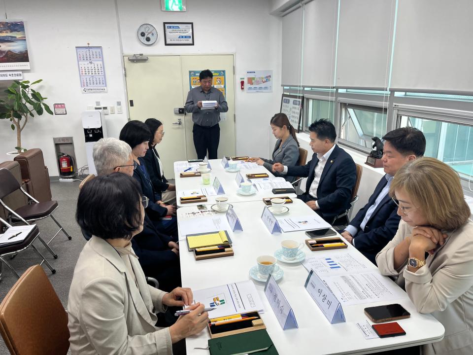 '강원도의회 복지건설위원회, 속초의료원 긴급 현장 방문 "지역응급의료 공백 방지 및 조속한 정상화 총력 지원"' 게시글의 사진(1) '복지건설위원회 속초의료원 방문 261002.jpeg'