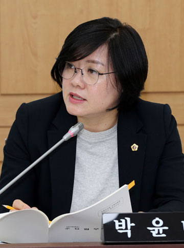 강원도의회 의원 박윤미